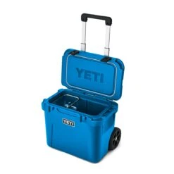 Yeti Roadie 32 -Maine Sport Store 70000002627 10032400000 YETI WSL hard goods Roadie 32 Big Wave Blue 3QTER Basket 4248 2400x2400 28d4f6ba da7b 432e 9bae 6b34ad05c98a