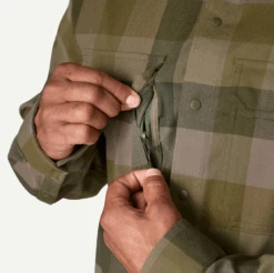 Patagonia M's Canyonite Flannel Shirt 13 Patagonia M's Canyonite Flannel Shirt -Maine Sport Store M sCanyoniteFlannelShirt TrailRiderPondGreen 3